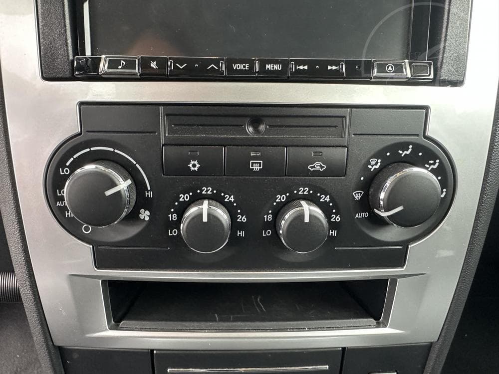 2009 Chrysler 300c - 16