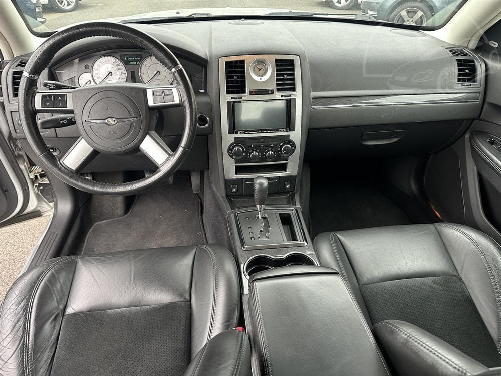 2009 Chrysler 300c - 8