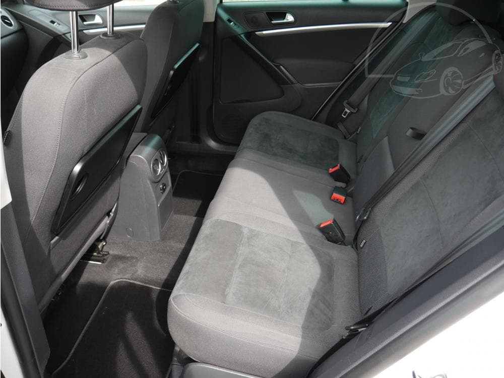 2012 Volkswagen TIGUAN - 10