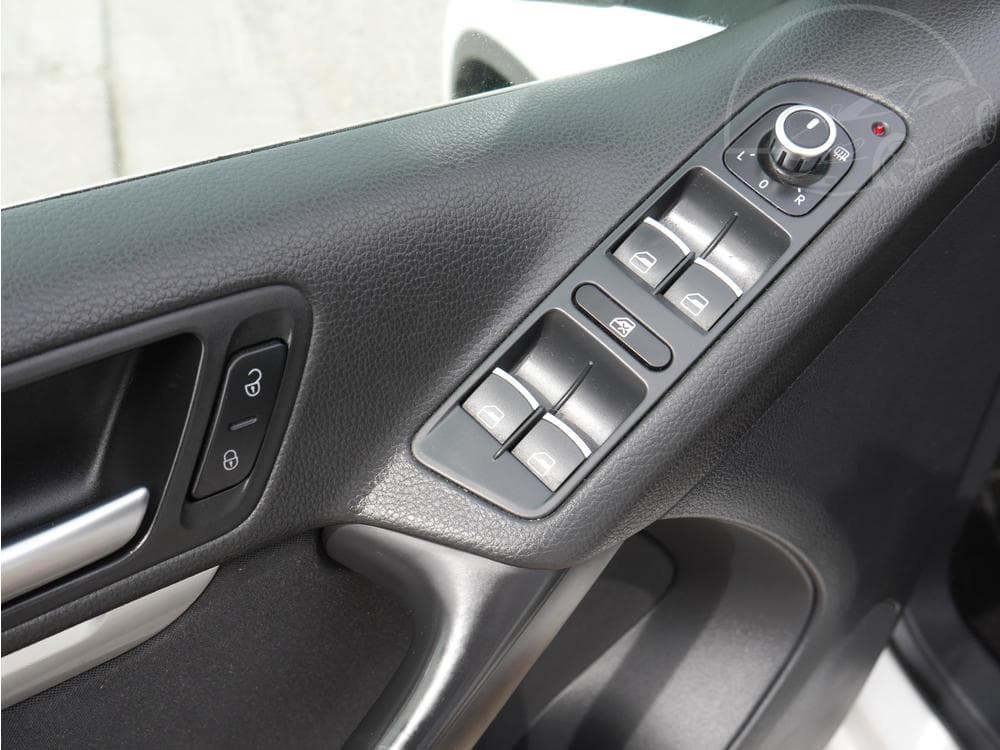 2012 Volkswagen TIGUAN - 12