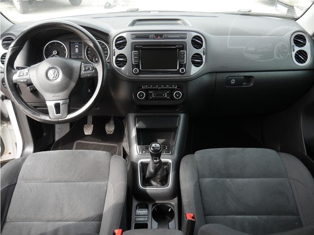 2012 Volkswagen TIGUAN - 8