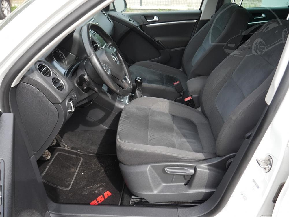 2012 Volkswagen TIGUAN - 9