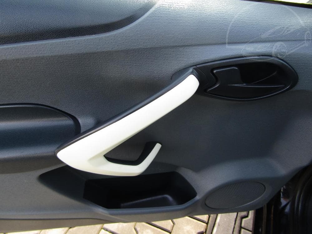 2010 Ford KA - 11