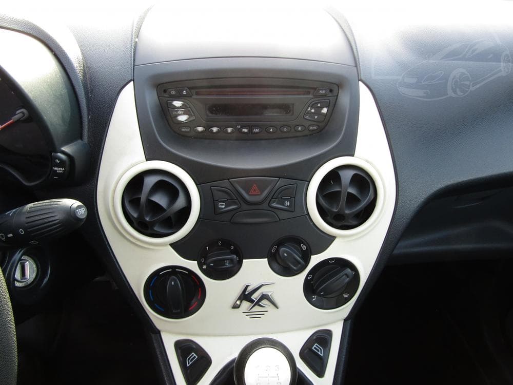 2010 Ford KA - 12