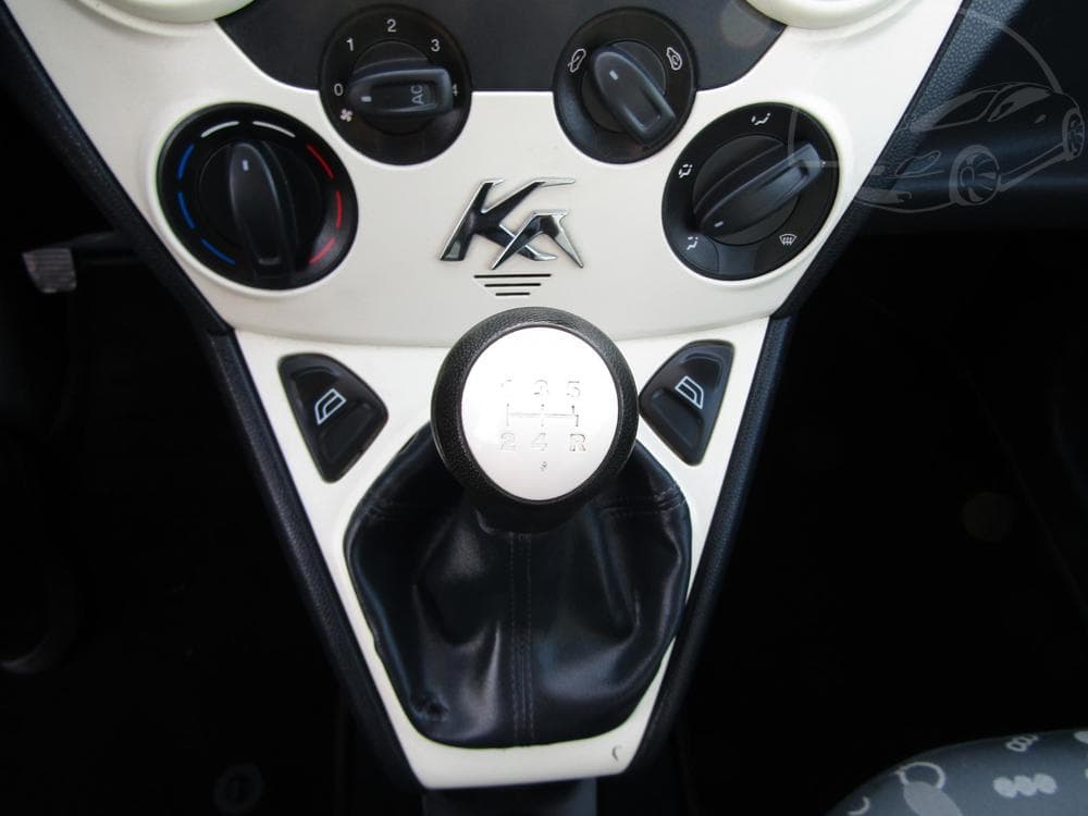 2010 Ford KA - 13