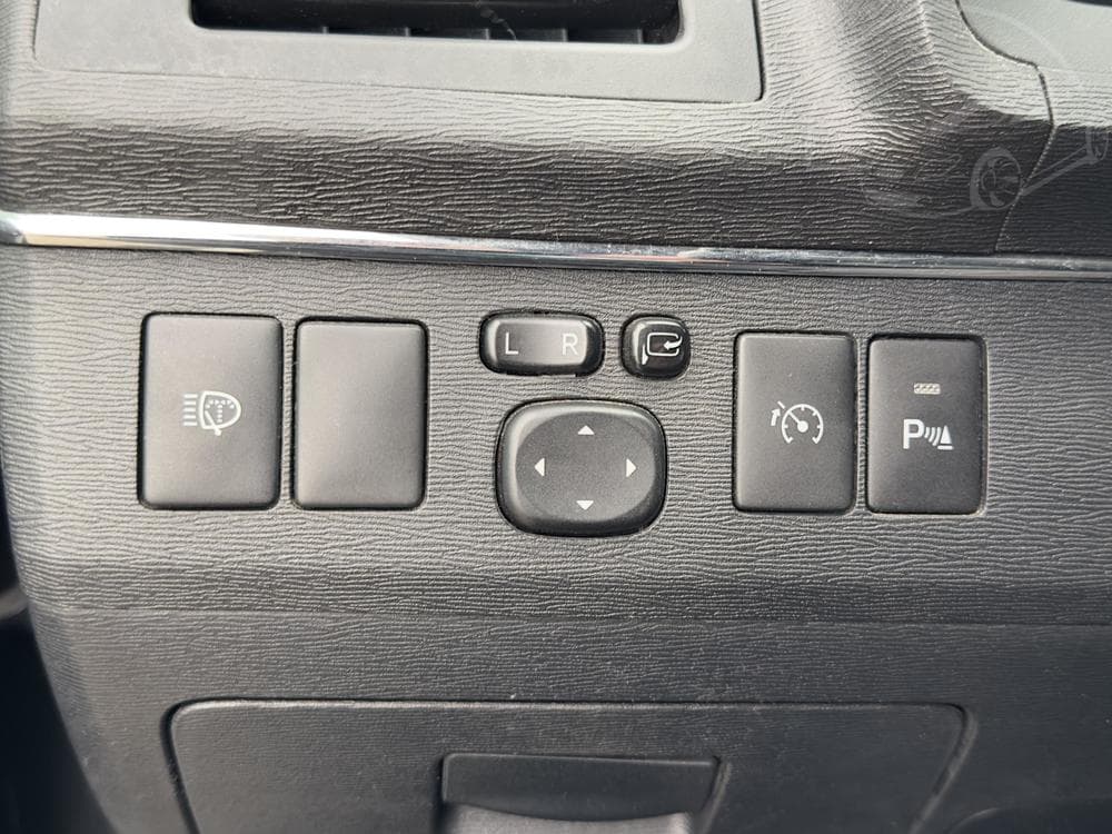 2012 Toyota AVENSIS - 12