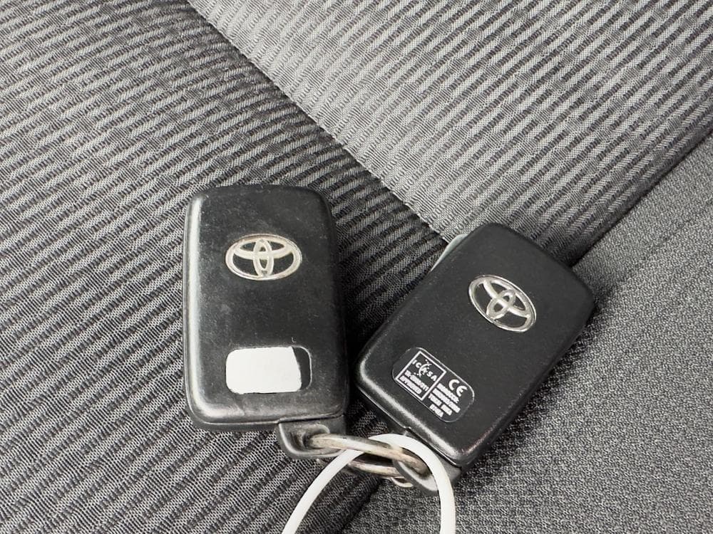 2012 Toyota AVENSIS - 17