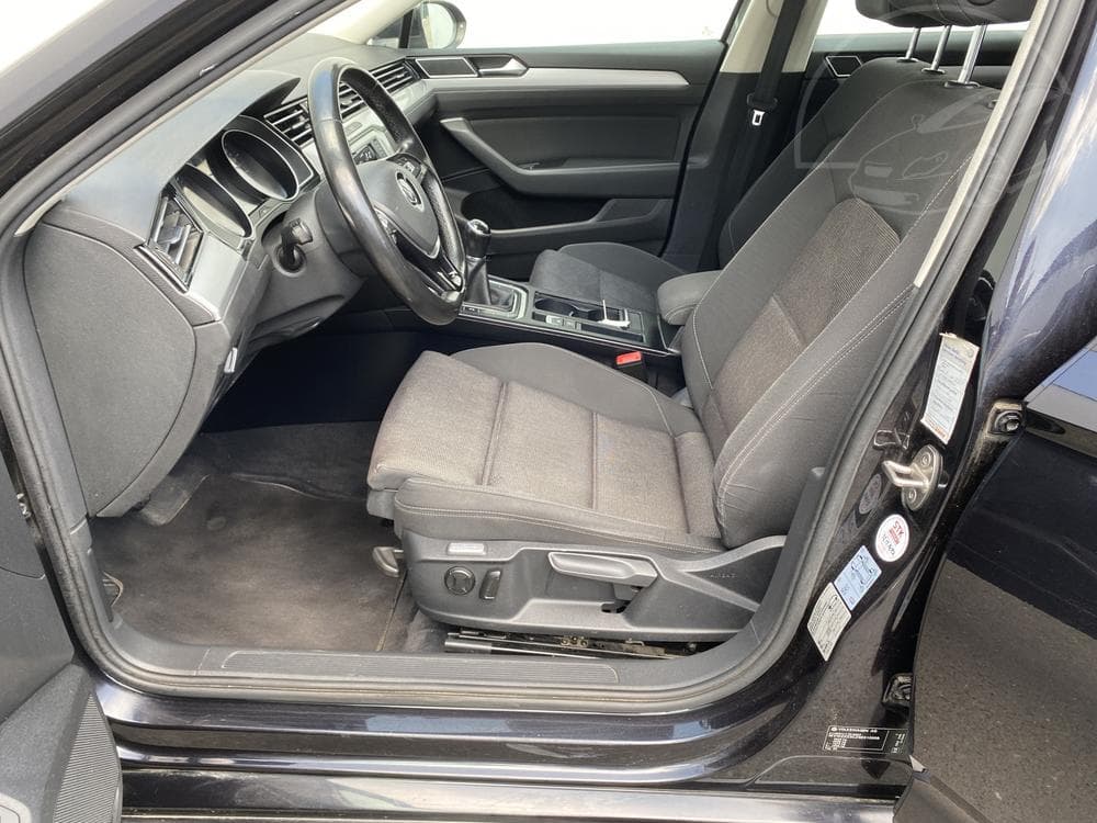 2015 Volkswagen PASSAT - 9