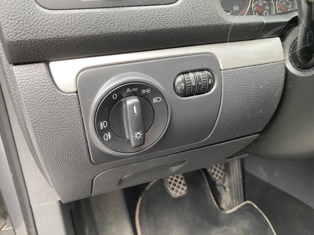 2008 Volkswagen GOLF - 40