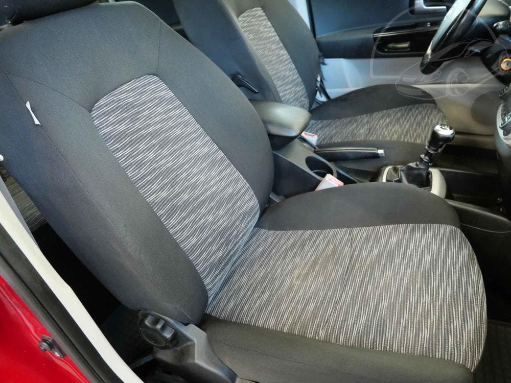 2010 Toyota AURIS - 11