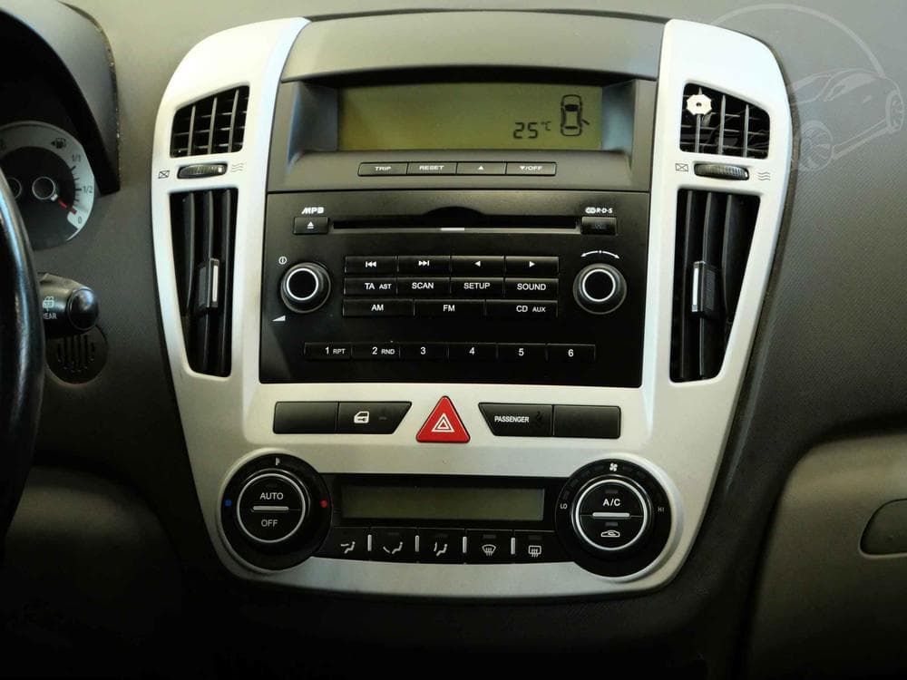 2010 Toyota AURIS - 13