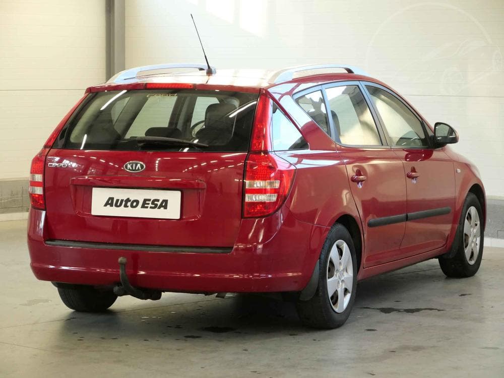 2010 Toyota AURIS - 4