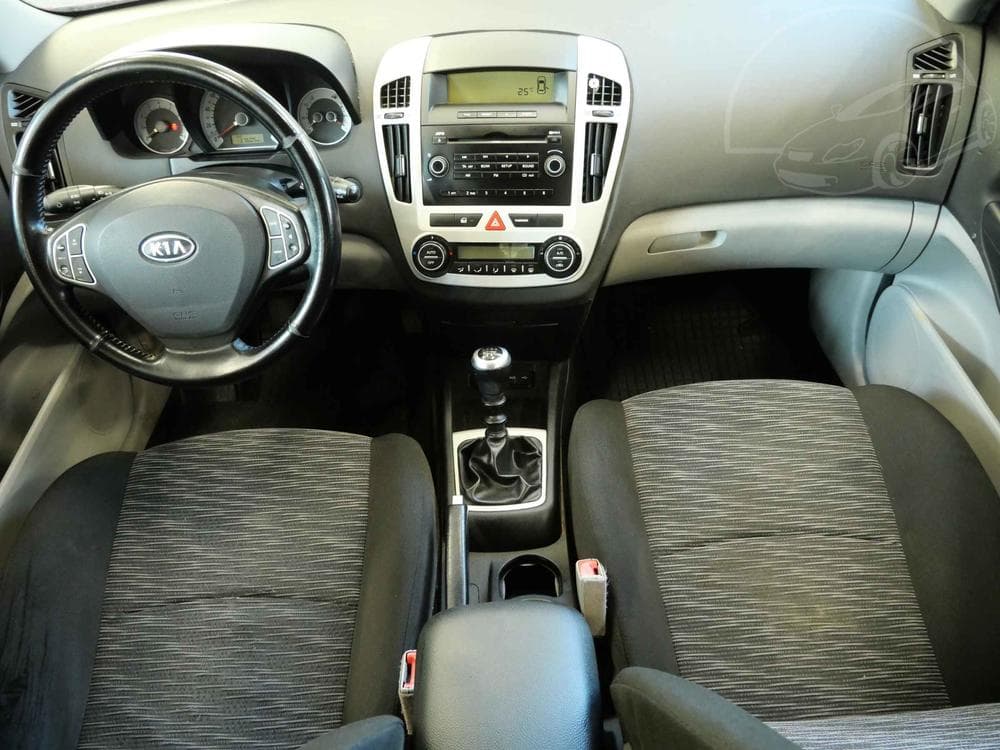 2010 Toyota AURIS - 8