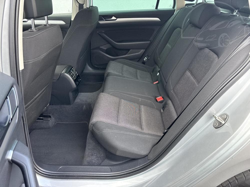 2018 Volkswagen PASSAT - 28