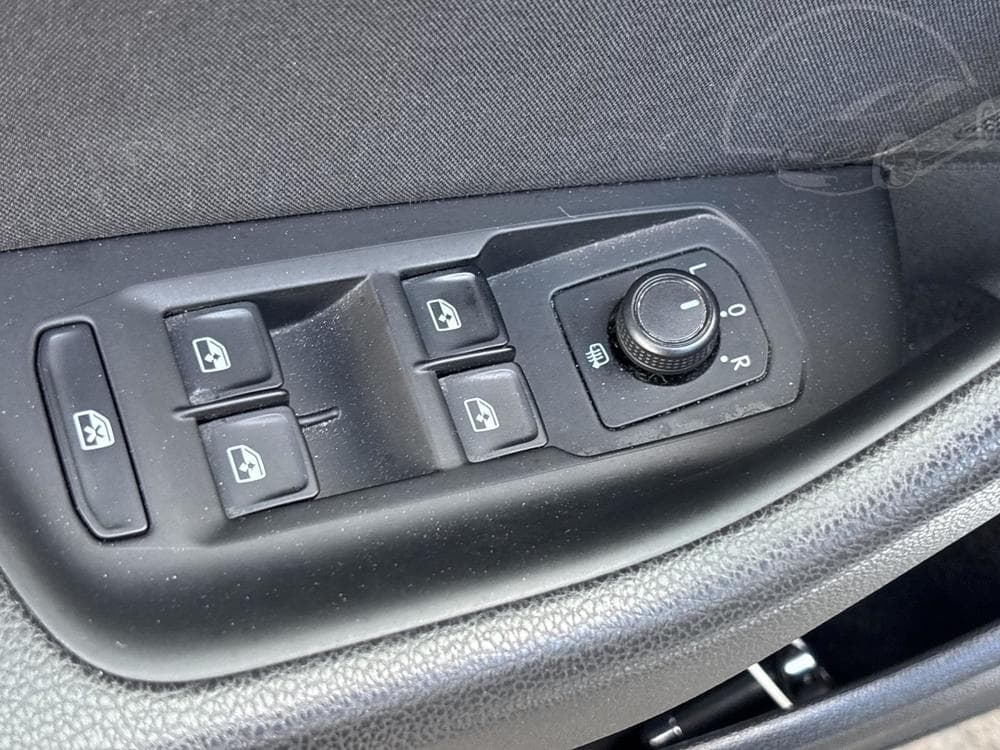 2018 Volkswagen PASSAT - 31