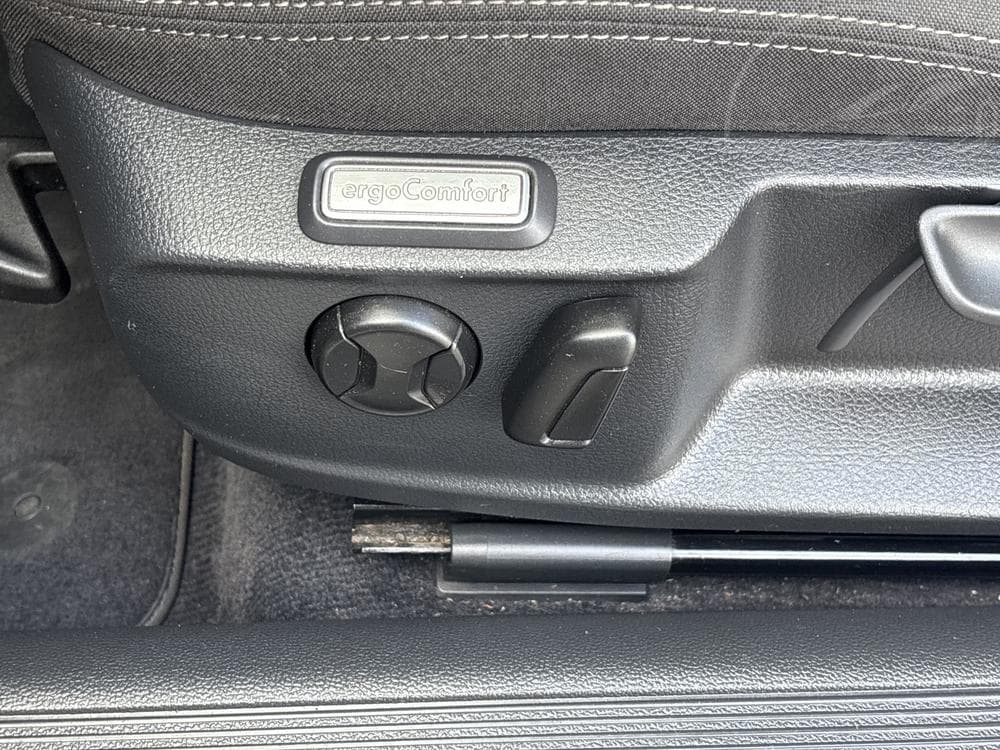 2018 Volkswagen PASSAT - 34