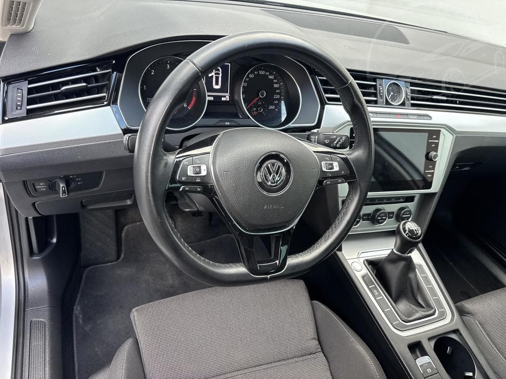 2018 Volkswagen PASSAT - 37