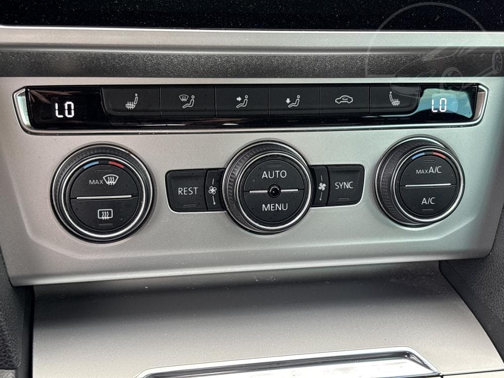 2018 Volkswagen PASSAT - 43