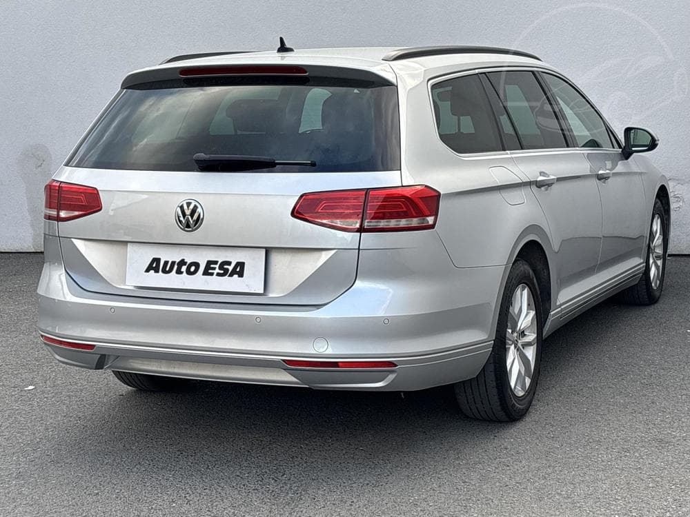 2018 Volkswagen PASSAT - 10