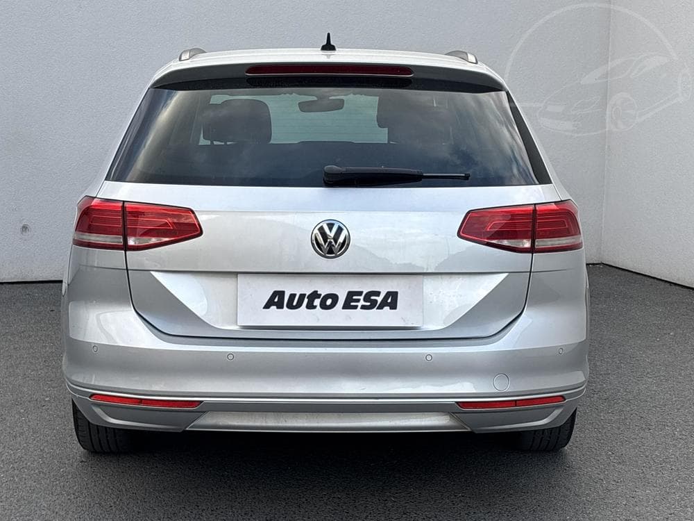 2018 Volkswagen PASSAT - 13