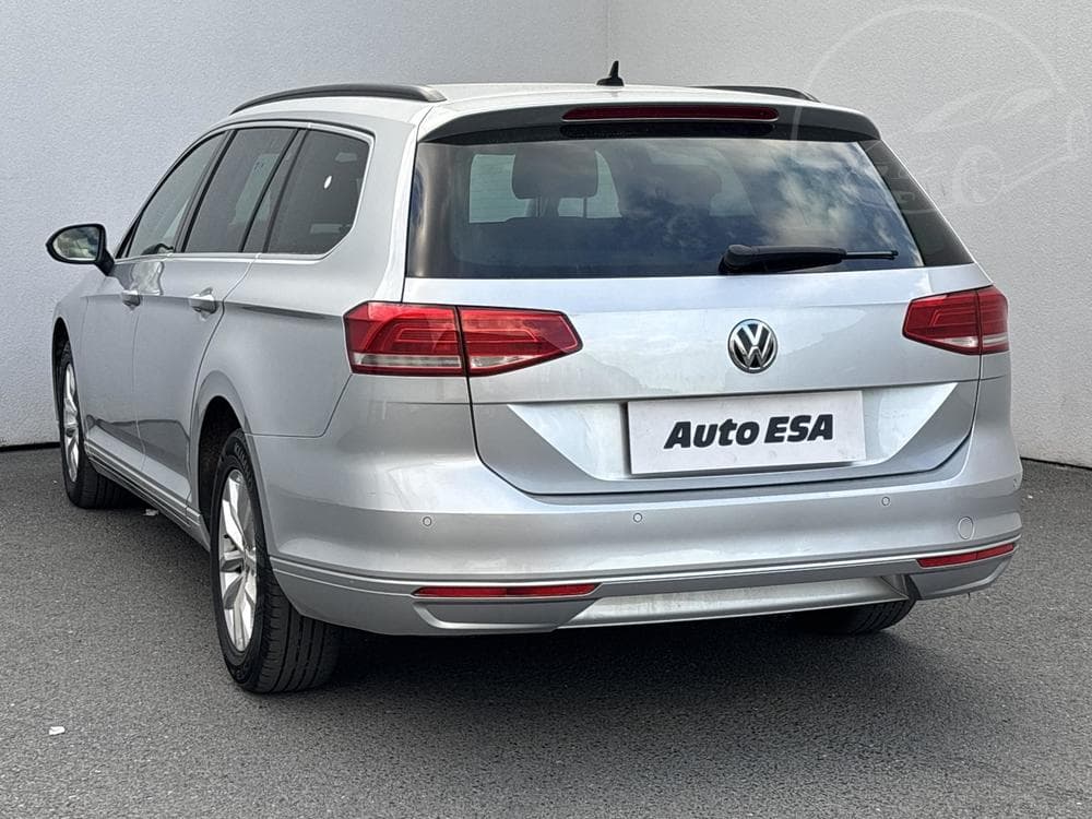 2018 Volkswagen PASSAT - 16