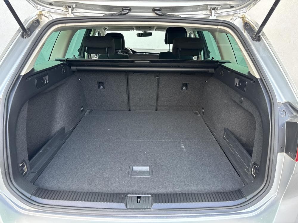 2018 Volkswagen PASSAT - 19