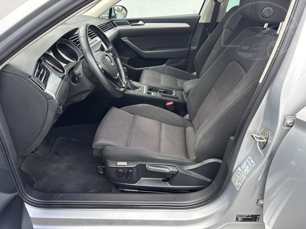 2018 Volkswagen PASSAT - 25