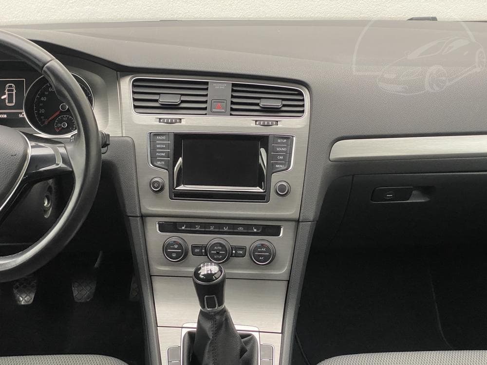 2014 Volkswagen Golf - 11