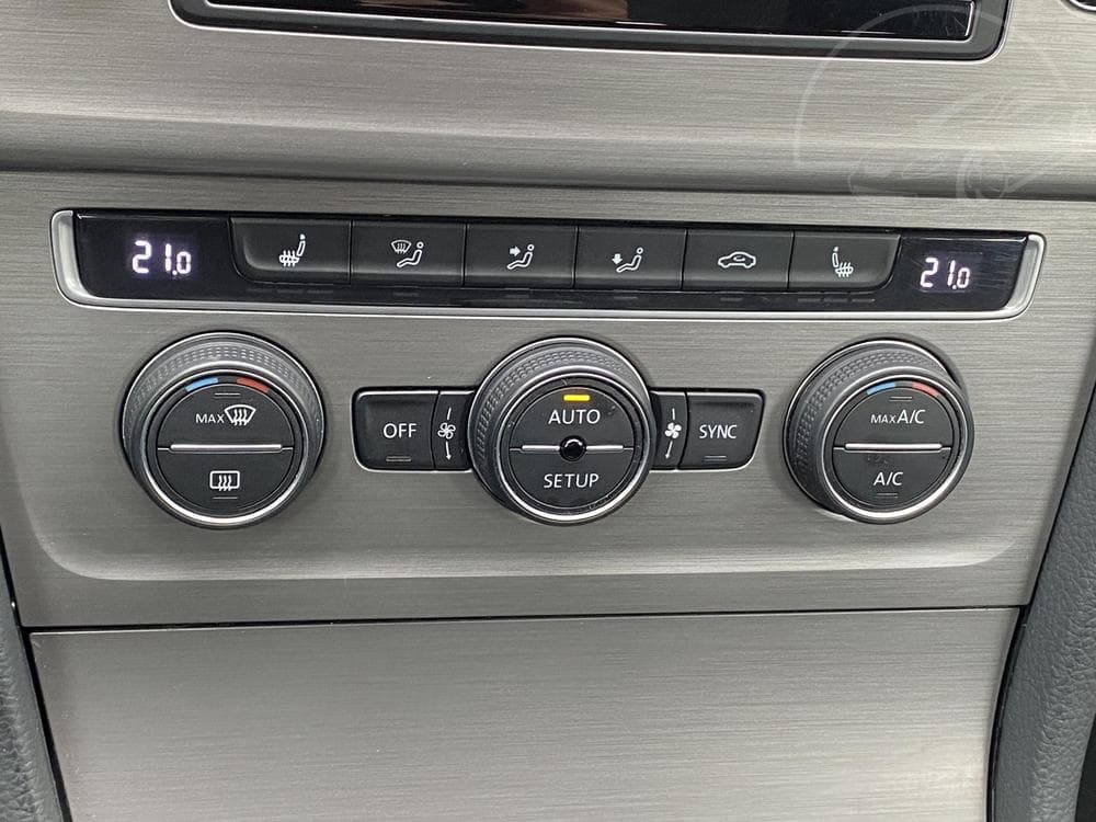 2014 Volkswagen Golf - 16