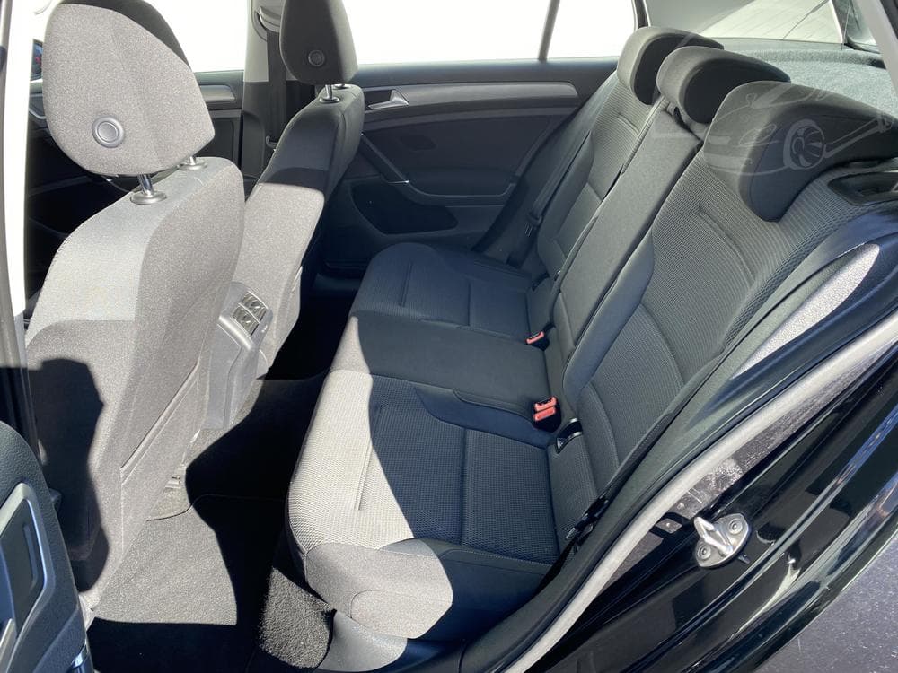 2013 Volkswagen Golf - 10