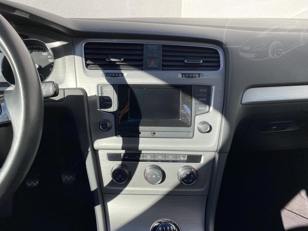 2013 Volkswagen Golf - 12