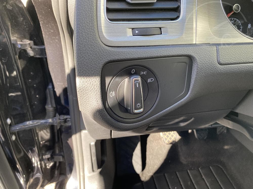 2013 Volkswagen Golf - 15