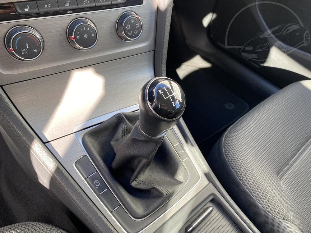 2013 Volkswagen Golf - 16