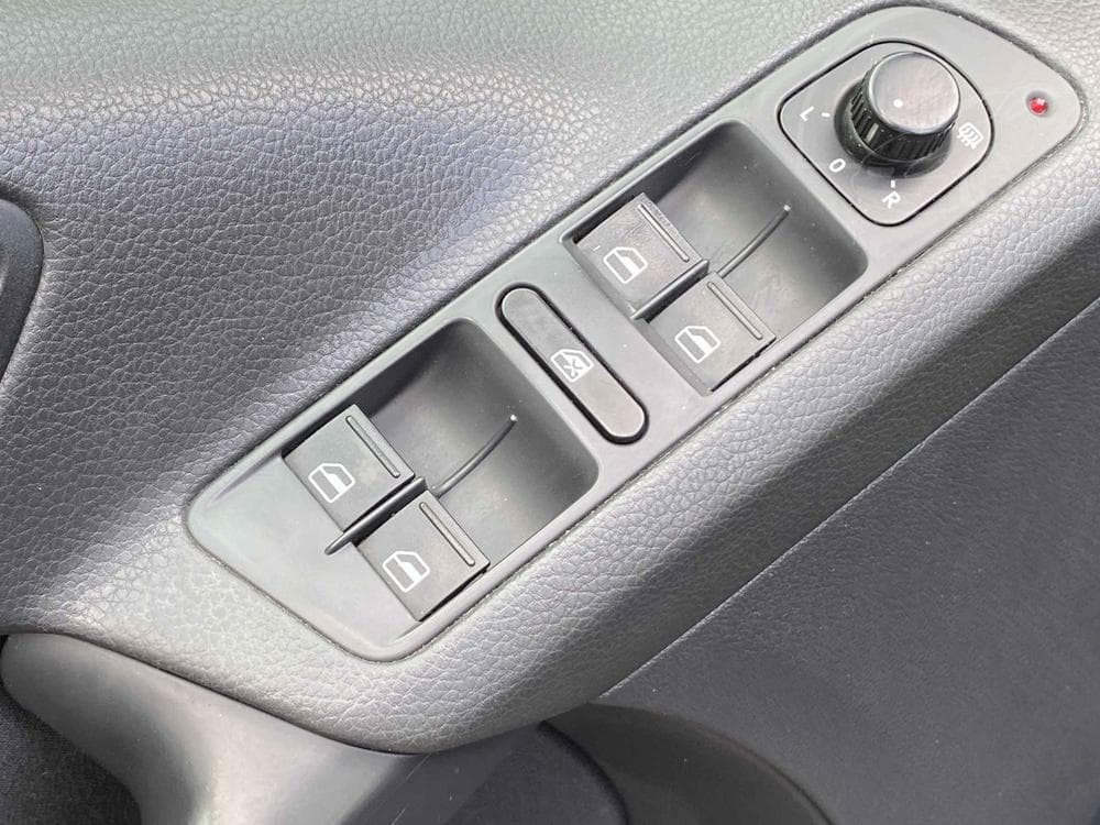 2011 Volkswagen TIGUAN - 11