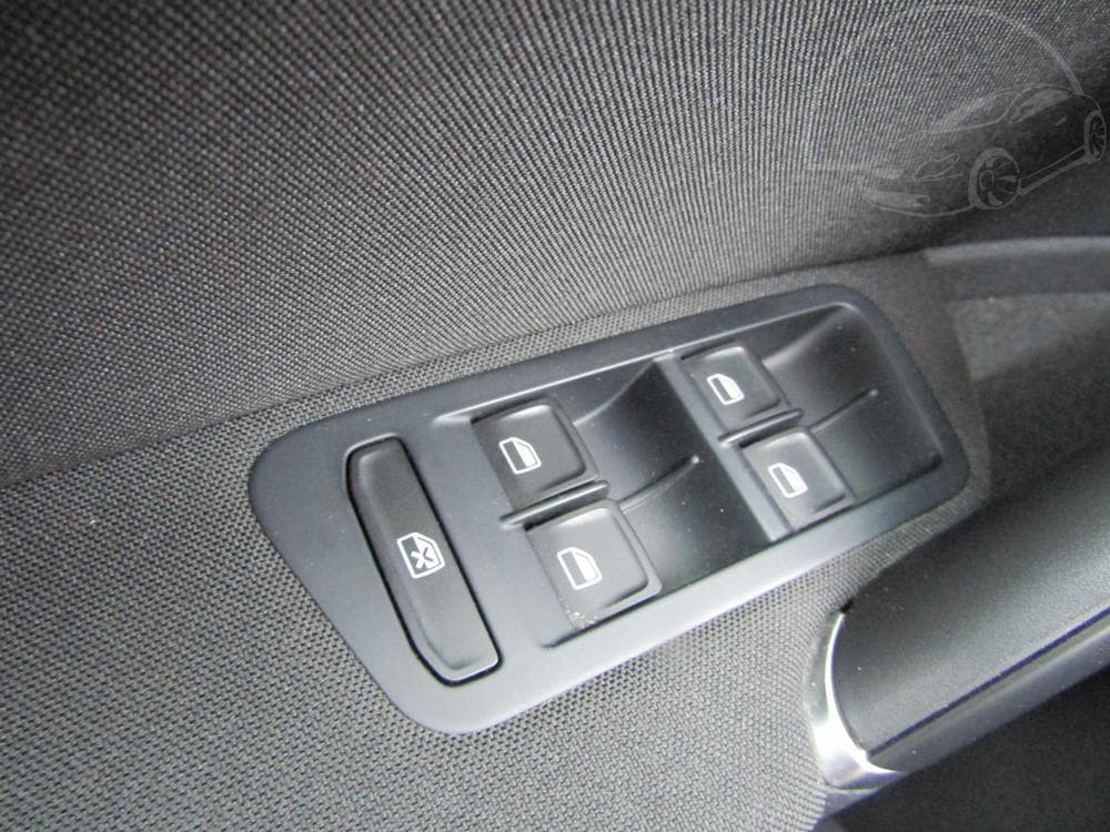 2014 Volkswagen Golf - 12