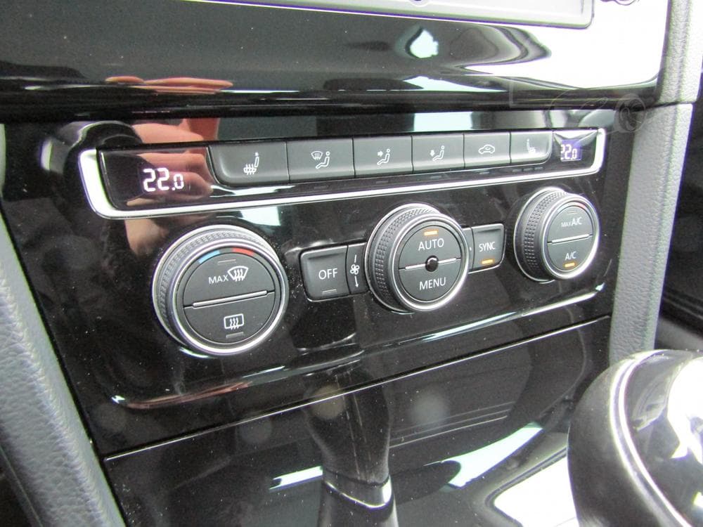 2014 Volkswagen Golf - 16