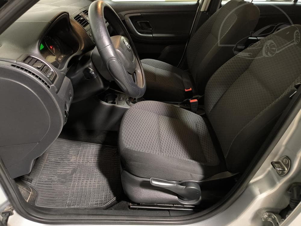 2010 Škoda FABIA - 8