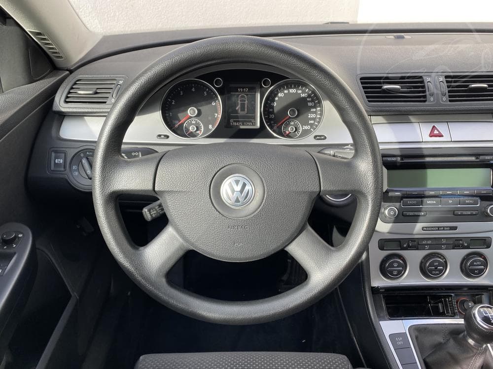 2009 Volkswagen PASSAT - 11