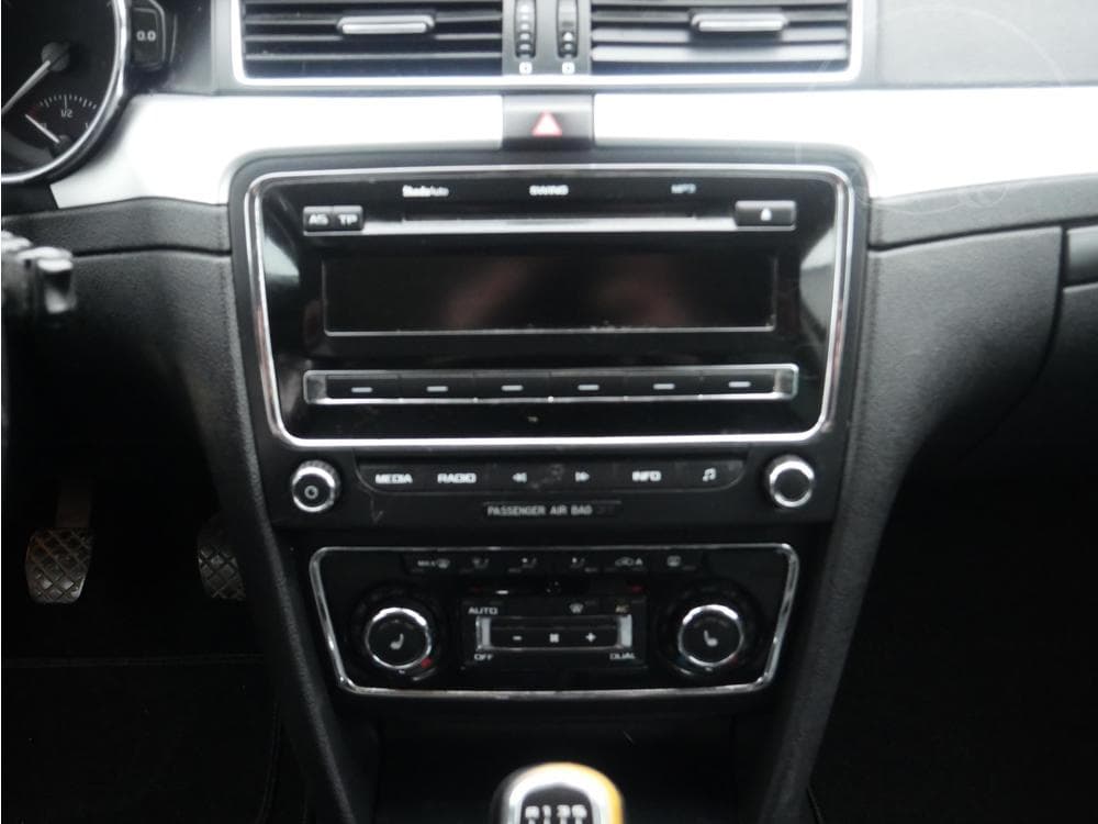 2010 Škoda SUPERB - 11