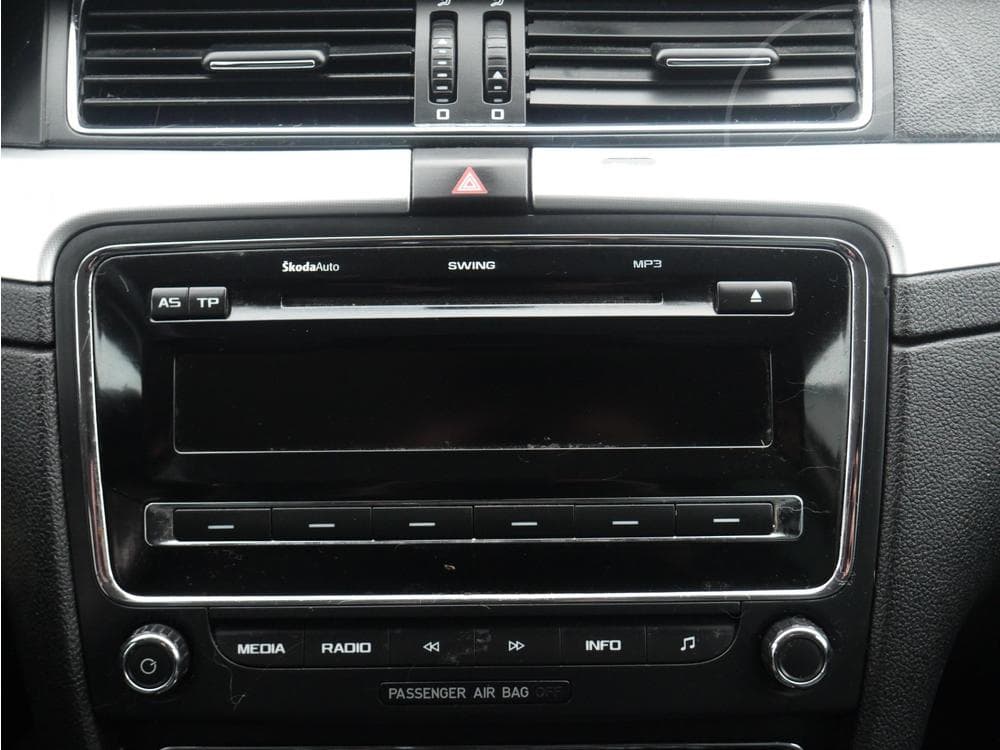 2010 Škoda SUPERB - 12