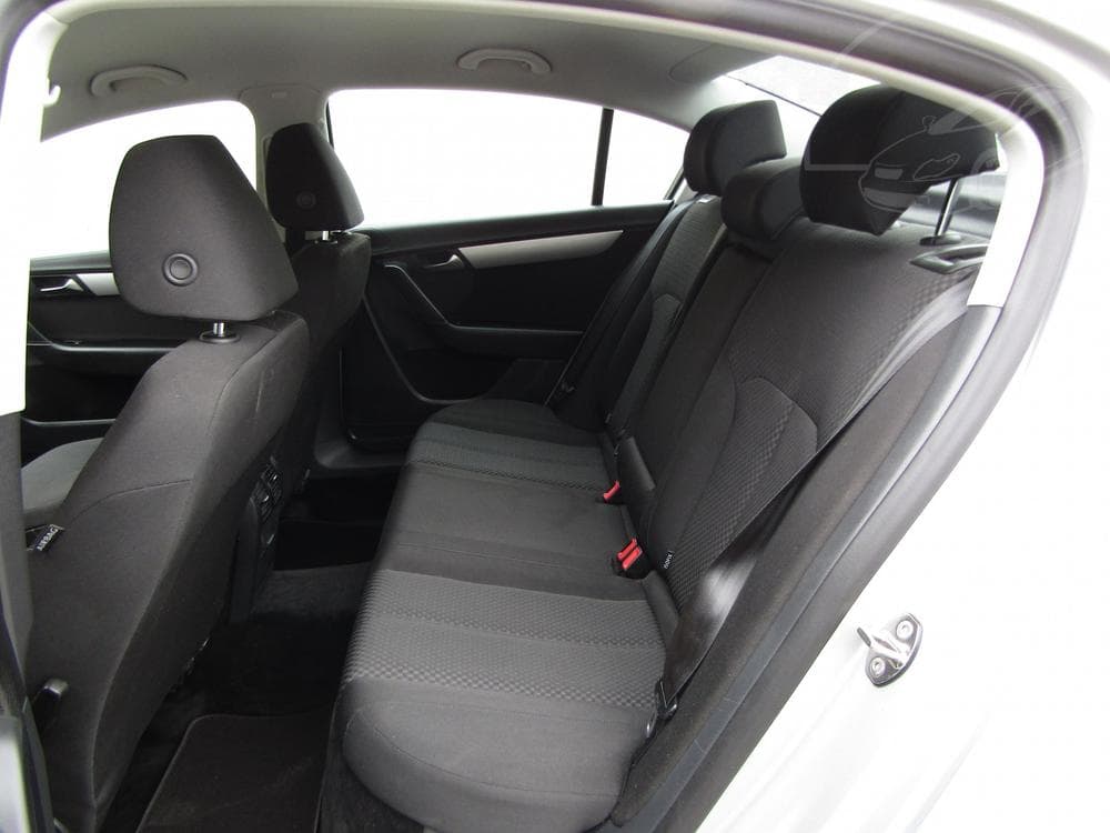 2011 Volkswagen PASSAT - 10
