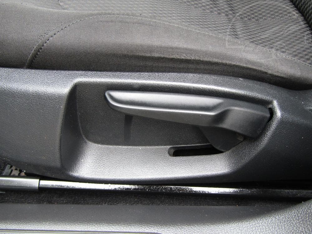2011 Volkswagen PASSAT - 11