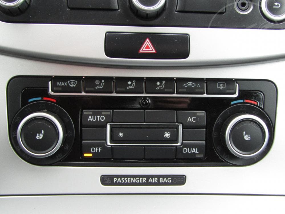 2011 Volkswagen PASSAT - 14