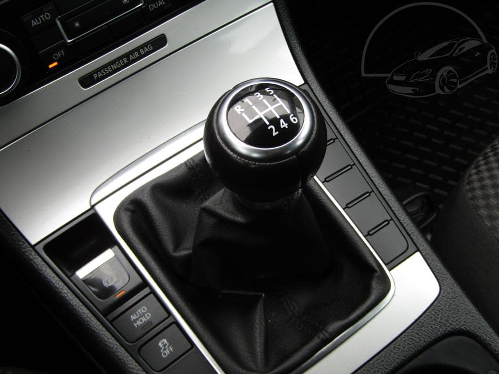 2011 Volkswagen PASSAT - 17