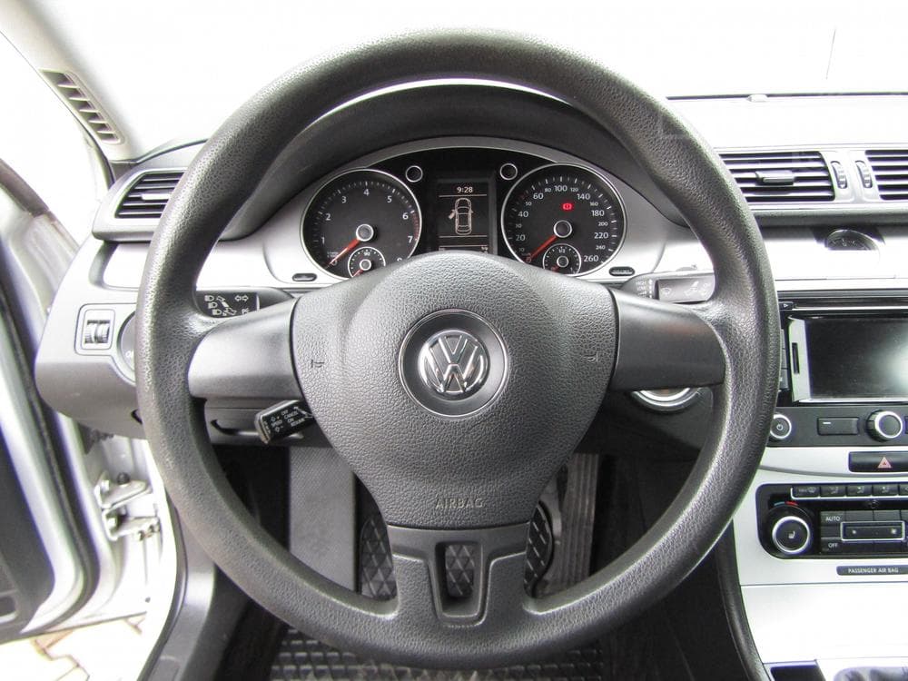 2011 Volkswagen PASSAT - 18