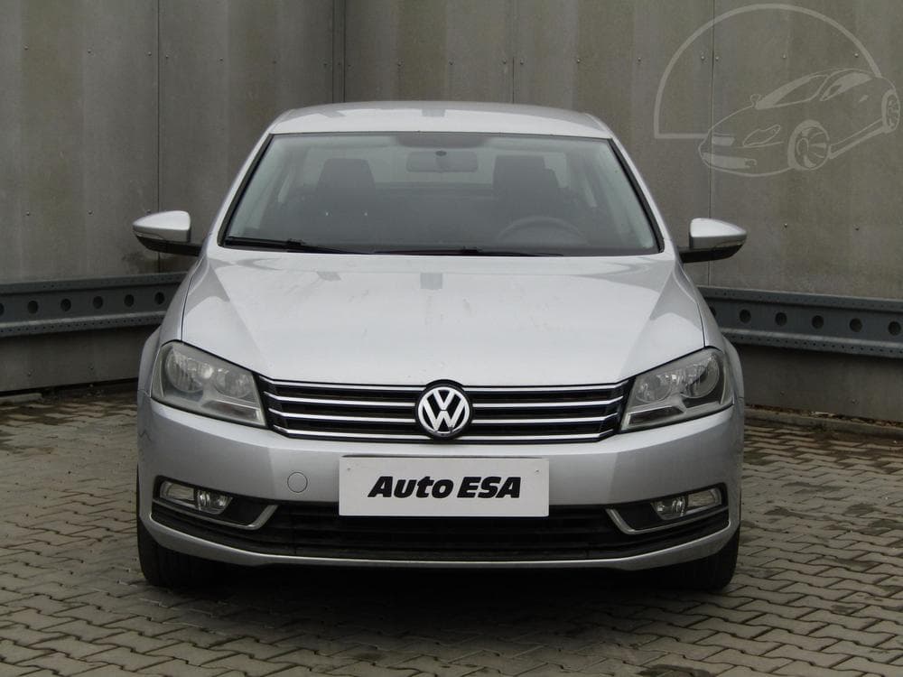 2011 Volkswagen PASSAT - 2