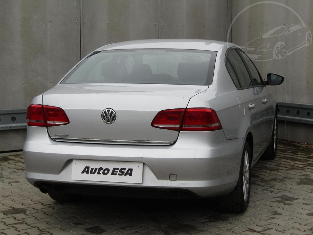 2011 Volkswagen PASSAT - 4