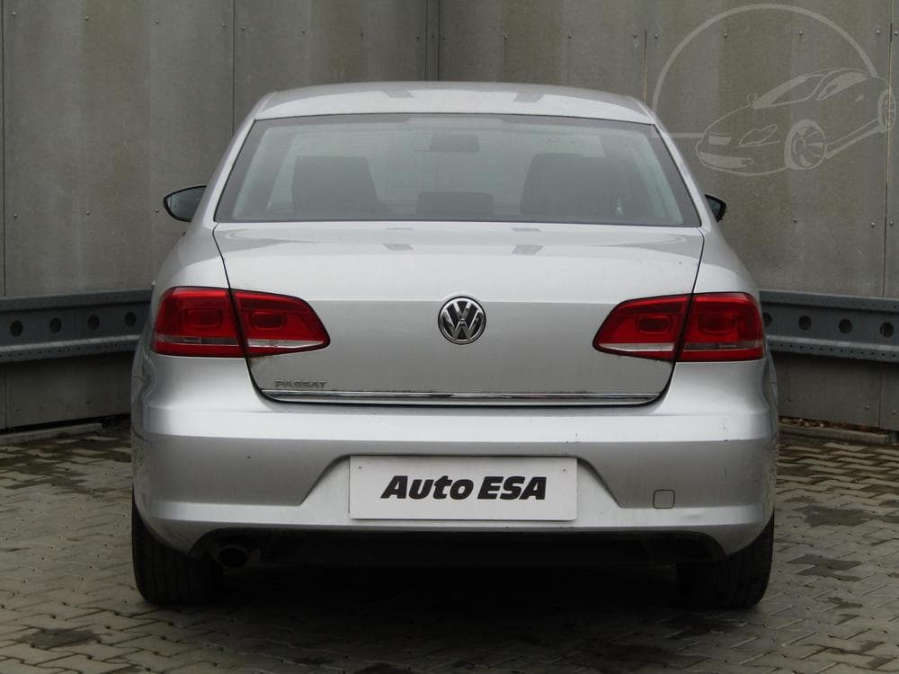 2011 Volkswagen PASSAT - 5