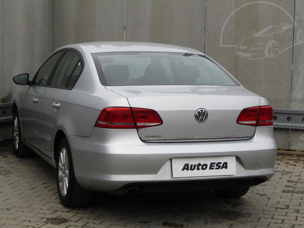 2011 Volkswagen PASSAT - 6