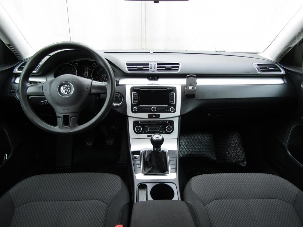 2011 Volkswagen PASSAT - 8